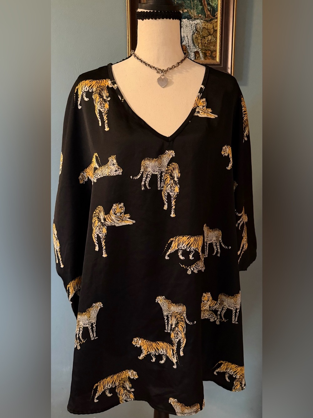 Jodifl Gold Tiger Leopard Whimsical Big Cat Print V-Neck Swing Too Dress Black M